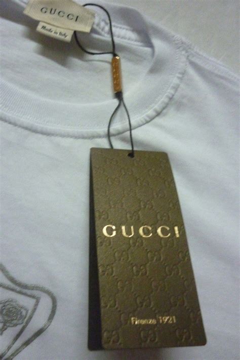 etiqueta de gucci